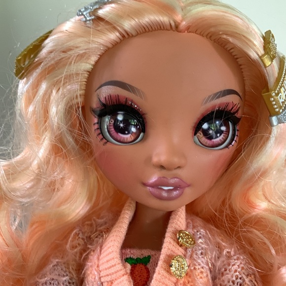 Rainbow High Georgia Bloom Doll - Picture 2 of 8